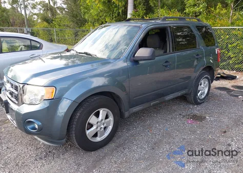 2010 Ford Escape Xlt z USA, uszkodzony, nr VIN 1FMCU9D70AKD15802